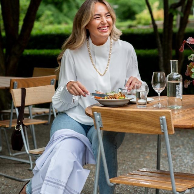 Puff sleeve blouse